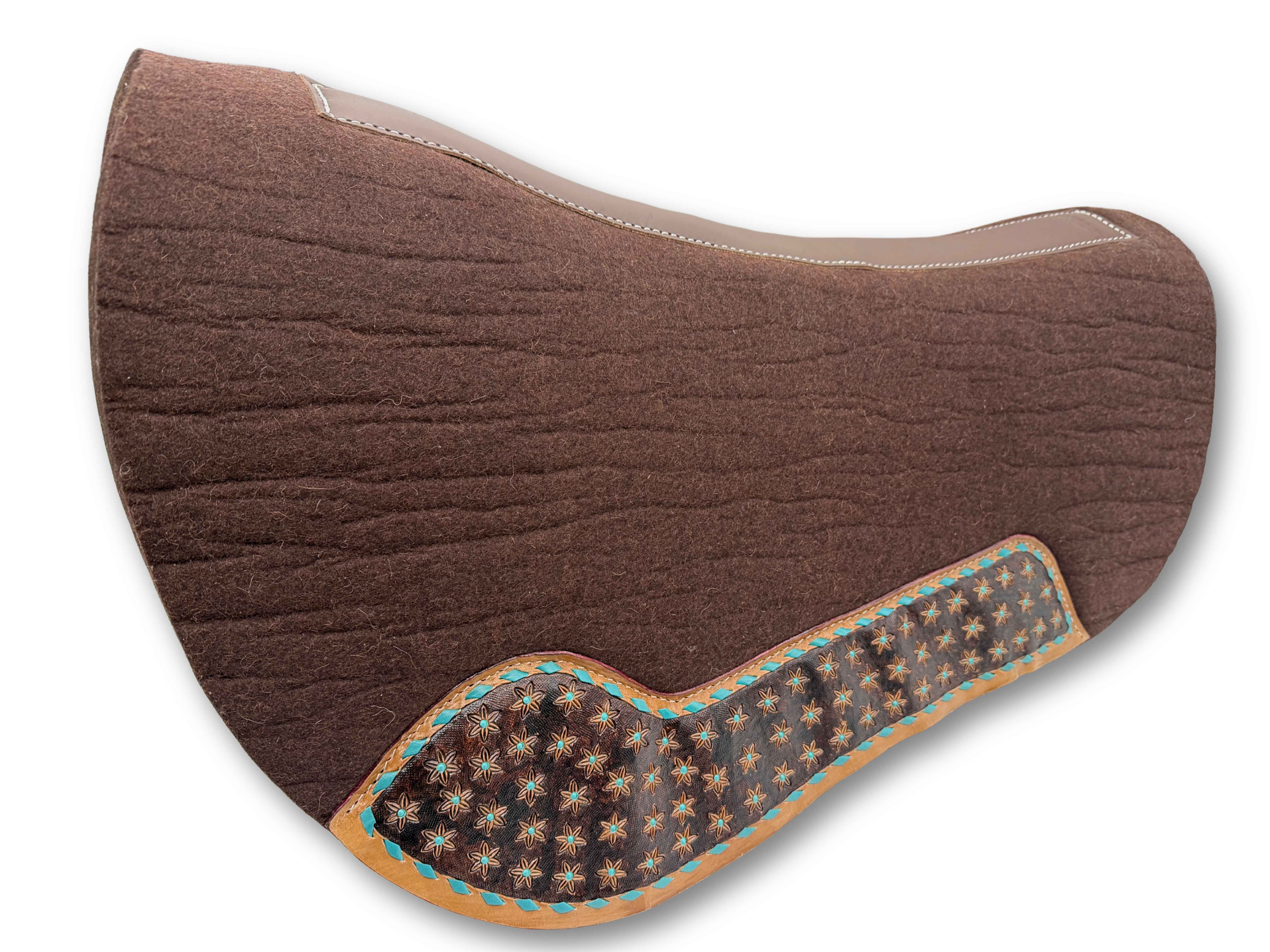 Wollfilz-Westernpad Roundskirt – Braun mit floraler Punzierung & türkisen Akzenten